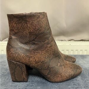 Chic Brown Snakeskin Heeled Boots